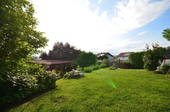 Großzügiges EINFAMILIENHAUS mit Weitblick über die Thermenregion - Titelbild
