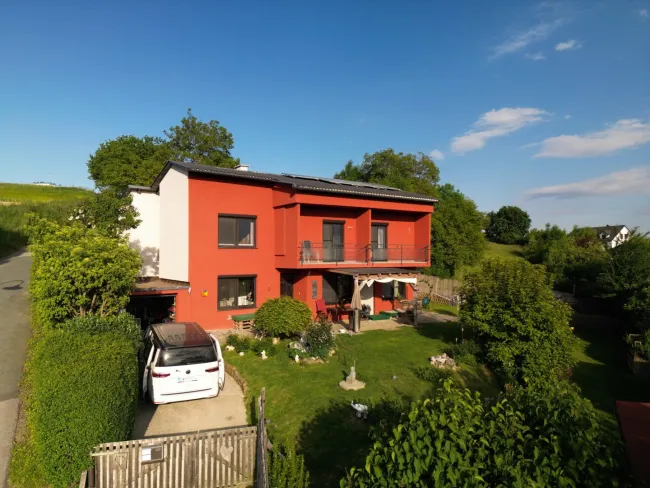 Großzügiges EINFAMILIENHAUS mit Weitblick über die Thermenregion - Bild