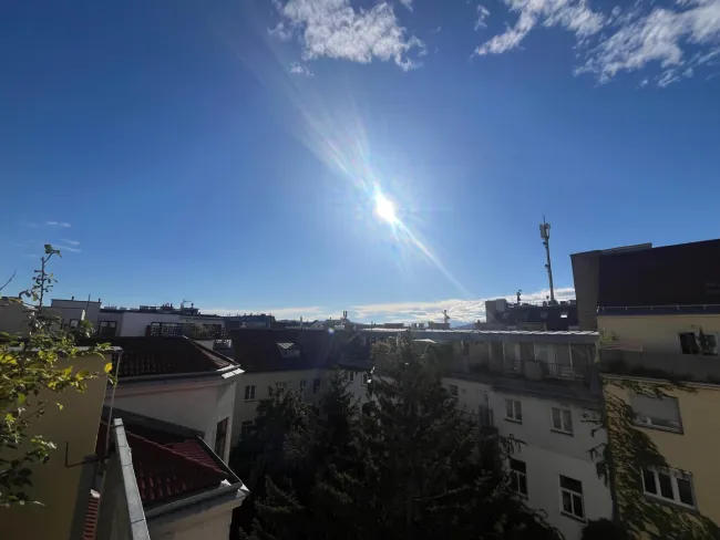 Anlegen oder selbst wohnen mitten in der Stadt! Dachgeschosswohnung mit 2 Terrassen im Trend-Bezirk Margareten in ruhiger Lage - Titelbild