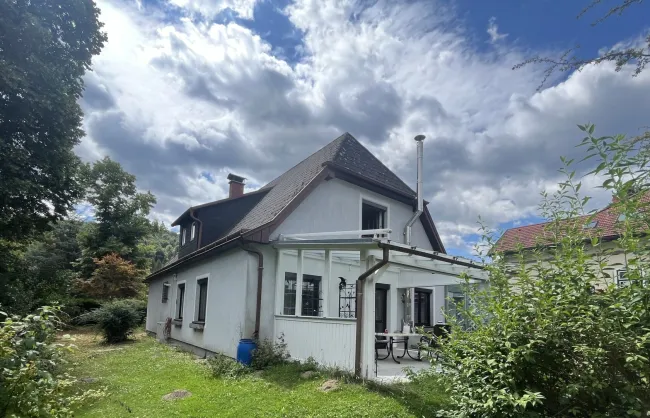 Lassen Sie sich verzaubern! Einfamilienhaus mit wunderbarem Garten in den Wiener Alpen - Titelbild
