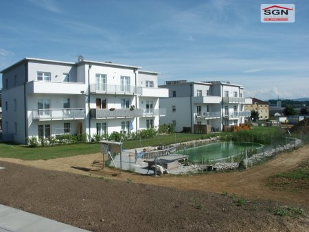 Geförderte 2-Zimmer-Dachgeschoss-Wohnung - Schwimmbiotop inklusive!