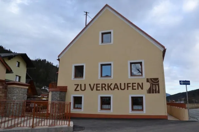 Voll ausgestattetes Gasthaus mit zwei vermieteten Wohnungen - Titelbild