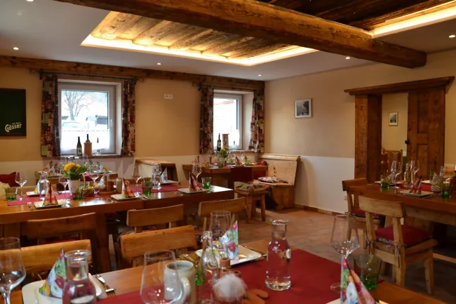Voll ausgestattetes Gasthaus mit zwei vermieteten Wohnungen - Bild