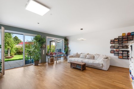 Eckhaus nahe der Lobau – 117 m² Doppelhaushälfte mit 166 m² Garten, Keller & Wärmepumpe