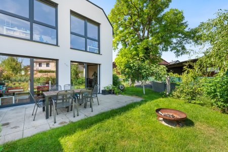 Eckhaus nahe der Lobau – 117 m² Doppelhaushälfte mit 166 m² Garten, Keller & Wärmepumpe