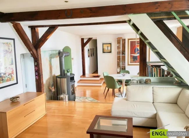 Gemütliches 3 Zimmerwohnung im Dachgeschoss perfekt für Künstler, Single, Paare und kleine Familie - Titelbild
