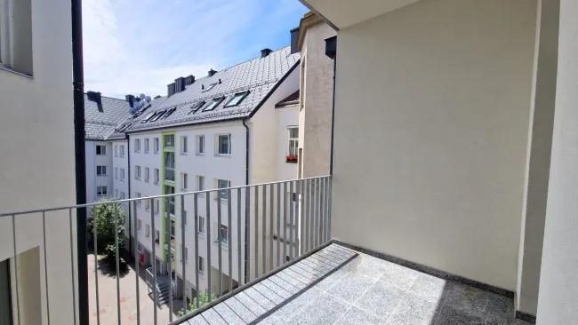 Altbautraum! Stilvolle Ruheoase mit edlem Fischgrätparkett & Süd-Terrasse - Bild