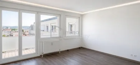 Vollsanierte 4-Zimmer-Wohnung mit 27 qm Südwest-Terrasse nahe Wienerberg City