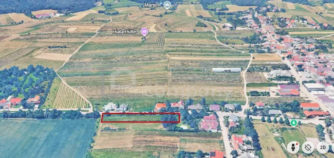Blick von den Grundstücken auf die Weinberge