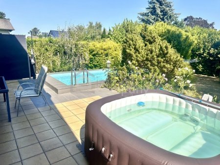 Traum-Bungalow in Gänserndorf mit Pool, Garten, Terrasse & Carport – jetzt entdecken!