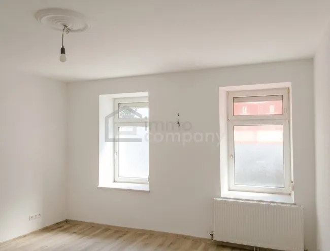 Wohnung frisch renoviert für Singles, Studenten, Anleger! - Titelbild
