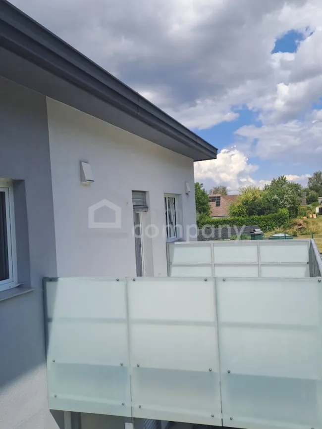 Moderne 2-Zi. Terrassenwohnung mit Garten & Stellplatz in Loosdorf – Neuwertig & hell! - Bild