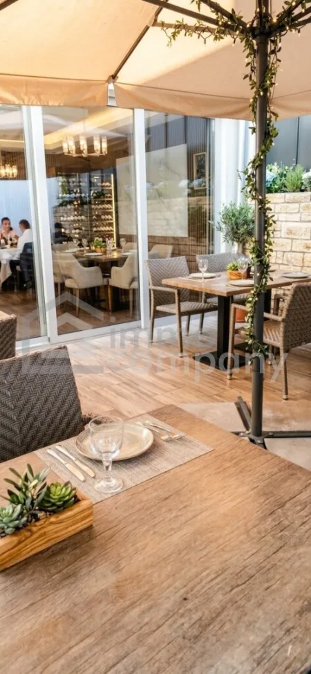 Thaliastrasse ! Gastronomiefläche 240m² mit Bar, Terrasse & Schanigarten - Bild