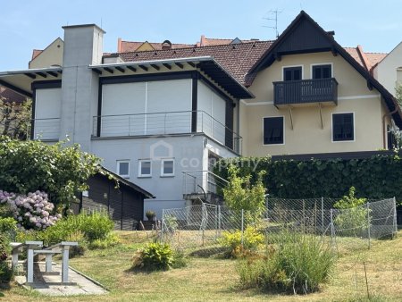 Großzügiges 9-Zi-Haus in Straden, Garten, Pool, Garagen und 40 m2 Wintergarten – 280 m² Wohnkomfort in Toplage