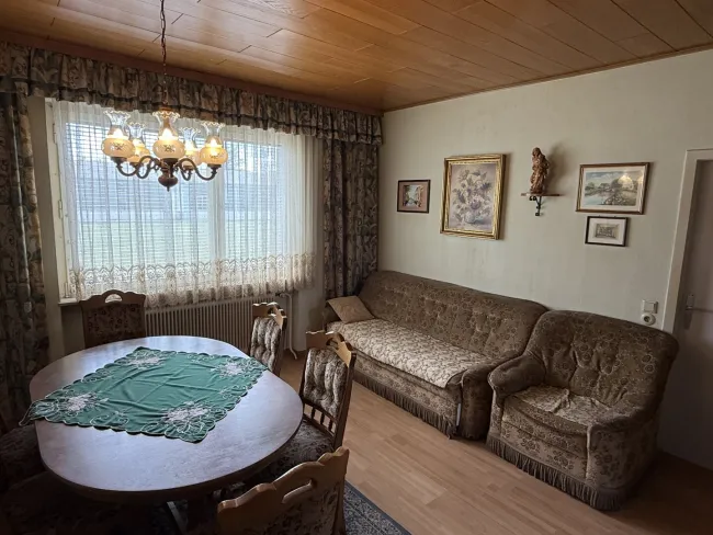 großes Wohnhaus mit 6 Schlafzimmern und Vollkeller - Bild