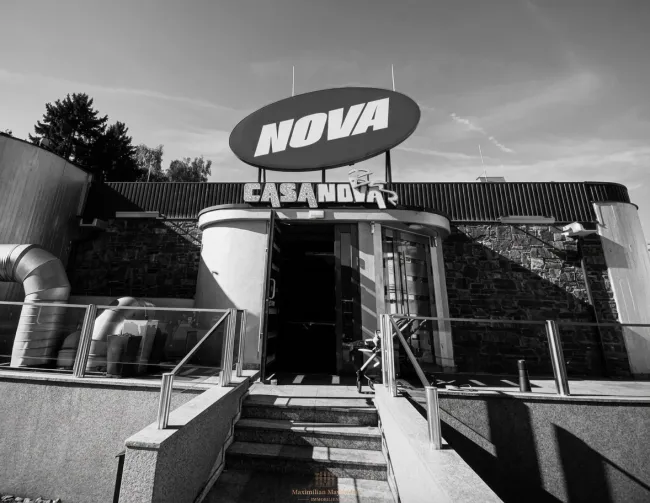 Diskothek „NOVA" | 400 m² | Vollausgestattet & sofort betriebsbereit | Erste Monate mietfrei | Sattledt – A1, OÖ - Titelbild