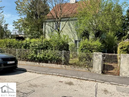 Renovierungsbedürftiges Wohnhaus mit großem Potenzial auf sonnigem, uneinsehbarem Grundstück