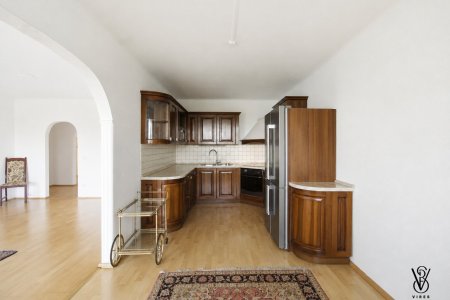 Am Donaupark: Helle 3-/4-Zimmer-Wohnung mit Fernblick, alles fußläufig erreichbar