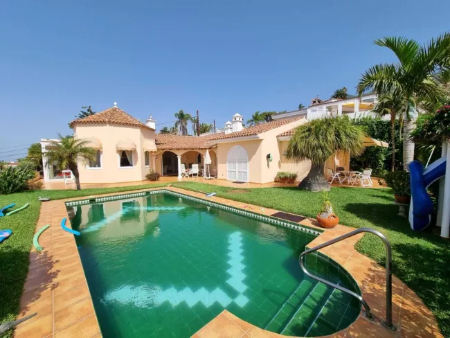 Teneriffa: Freistehende Villa mit Salzwasserpool und eindrucksvollem Atlantikblick - Titelbild