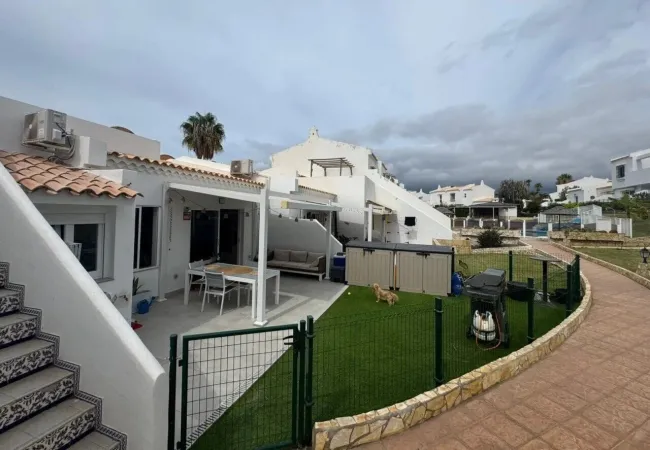 Teneriffa: Charmantes Reihenendhaus mit Dachterrasse und Gemeinschaftspool - Titelbild
