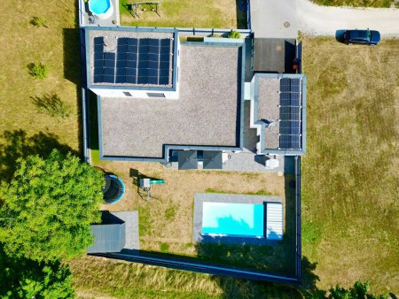 Moderne Traumimmobilie mit Pool, PV-Anlage & Top-Ausstattung