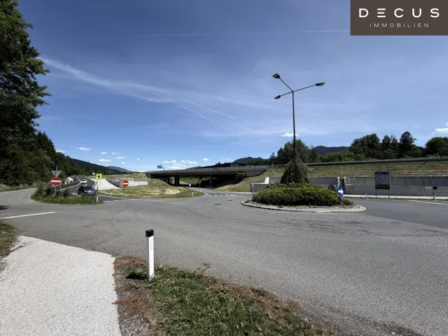 Kreisverkehr - Auffahrt zur S4 Semmering Schnellstraße
