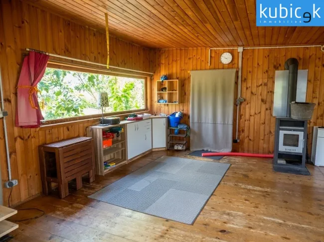 Wohnraum mit Blick in den Garten