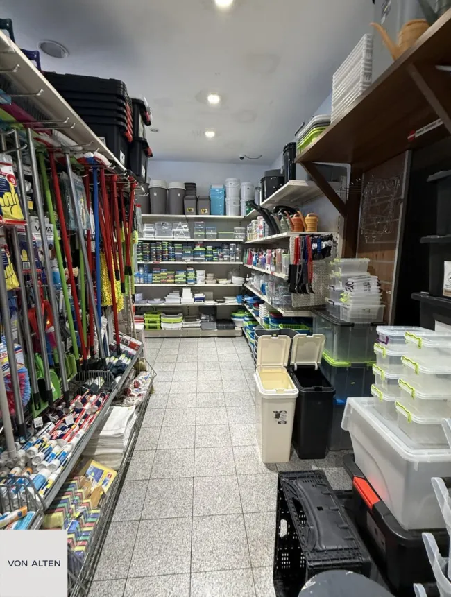 Hoch frequentierte Geschäftsfläche mit großzügiger Raumhöhe, raumhohe Schaufensterfront und vielseitigen Nutzungsmöglichkeiten - Bild