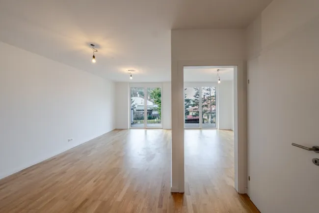 Ihr Rückzugsort im Grünen – 2-Zimmer-Wohnung mit Balkon und Tiefgaragenparkplatz - Bild