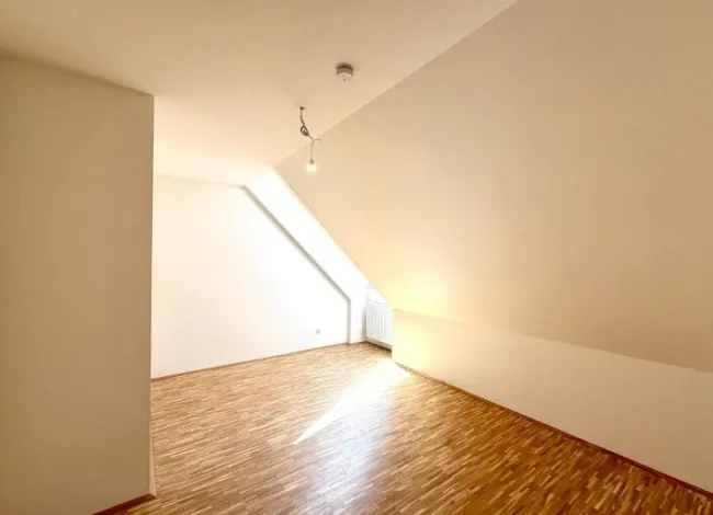 *DG-Wohnung inkl. Küche möbliert am Lendplatz* - Bild