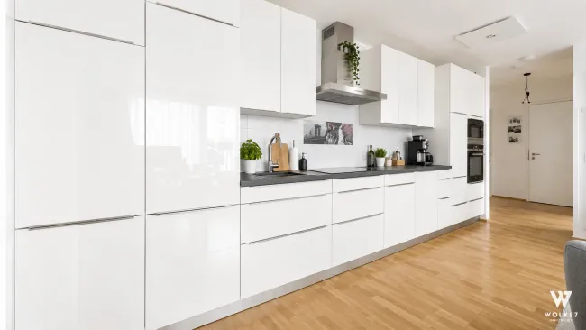 2-Zimmer-Dachgeschoßwohnung mit ca. 9 m² Dachterrasse I Klimaanlage I Nahe U1 Kagraner Platz - Bild