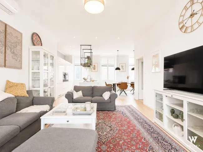 Exklusive 4-Zimmerwohnung im Altbaustil: Große Ost-Terrasse | Vollsaniert & Neuwertig | Klimatisiert | Hochwertig möbliert - Bild