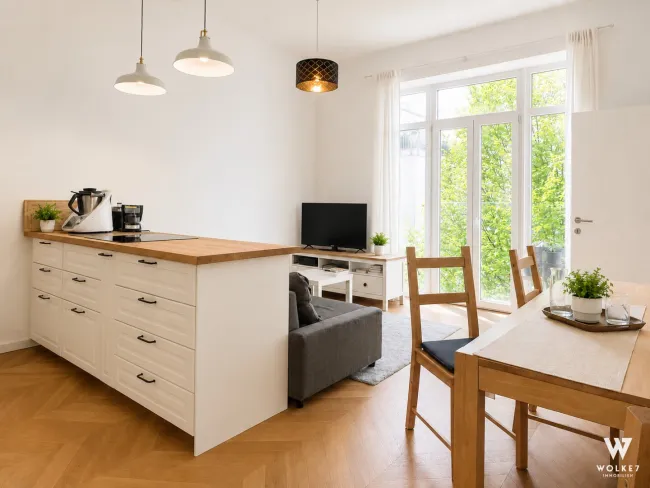 Stilvoll wohnen im Herzen Ottakrings - 2024 vollsanierte und helle Altbauwohnung mit Fischgrätparkett & Lift - Titelbild