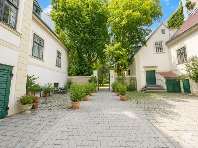 +++ Absolute Ruhelage - Kaiserliches Entrée Generalsanierte 2-Zimmer Wohnung I inkl. Lift & Garagenplatz +++ - Titelbild