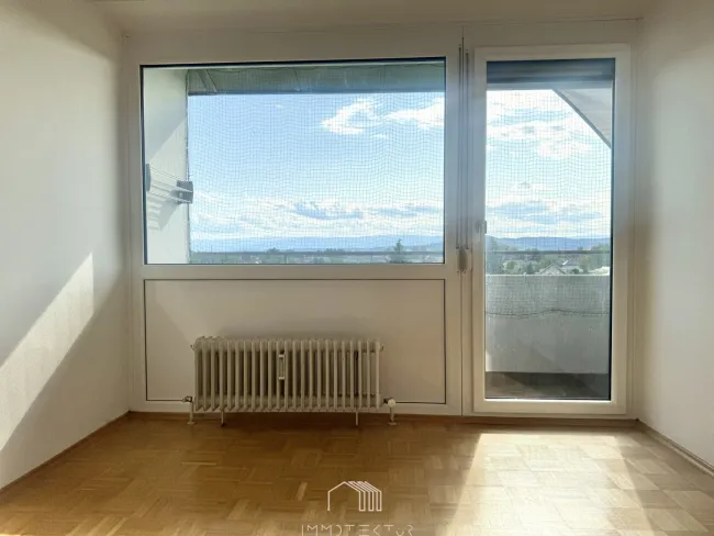 WOHNEN MIT WEITBLICK: Helle 2,5-Zimmer-Wohnung mit Loggia und traumhaftem Fernblick über Liebenau - Bild