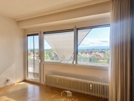 WOHNEN MIT WEITBLICK: Helle 2,5-Zimmer-Wohnung mit Loggia und traumhaftem Fernblick über Liebenau
