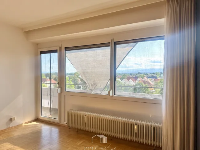 WOHNEN MIT WEITBLICK: Helle 2,5-Zimmer-Wohnung mit Loggia und traumhaftem Fernblick über Liebenau - Titelbild