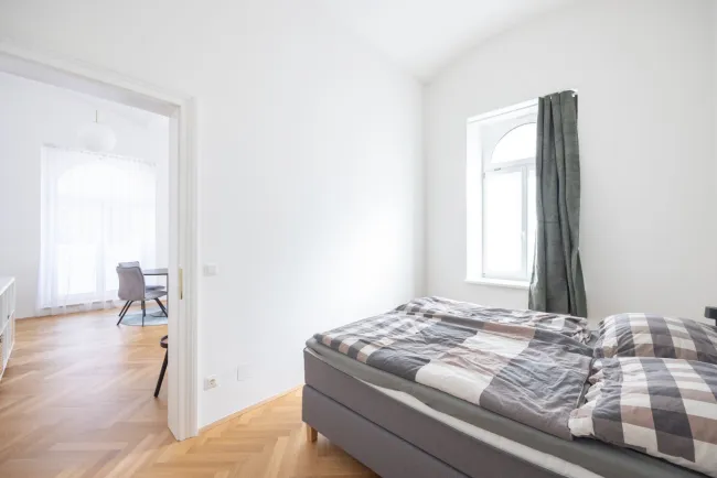 Stilvolle 2 Zimmer-Wohnung in generalsaniertem Altbau - Bild