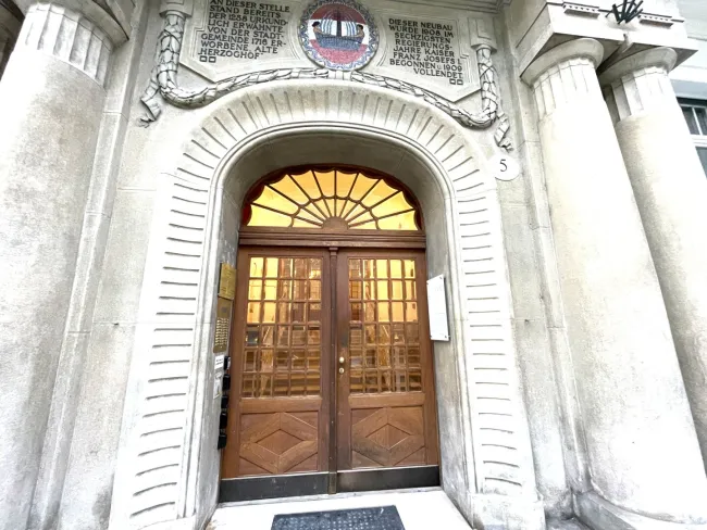 Exklusive Mansardenwohnung in elegantem Jugendstilpalais – Zentrale Lage – Atemberaubender Blick über die Innenstadt von Baden - Bild