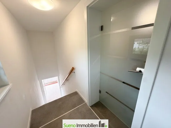 Wohnen mit Ausblick – Moderne Eigentumswohnung mit Einliegerwohnung im DG - Bild