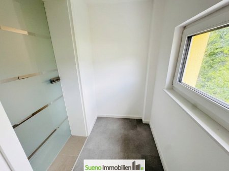 Wohnen mit Ausblick – Moderne Eigentumswohnung mit Einliegerwohnung im DG