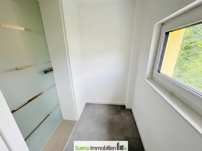 Wohnen mit Ausblick – Moderne Eigentumswohnung mit Einliegerwohnung im DG - Bild