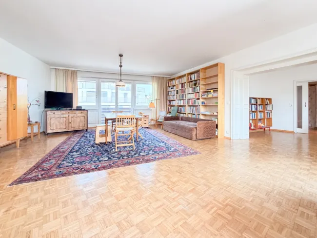 Großzügiges Wohnen im Grünen: 4 Zimmer, zwei Loggien und Garage in Währing - Titelbild