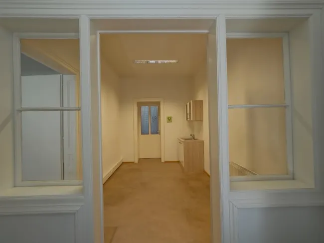 Garderobe und Raum 1