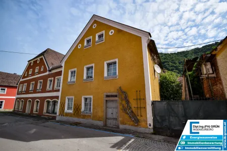 Kleines Stadthaus an der Donau – mit Charme und Potenzial