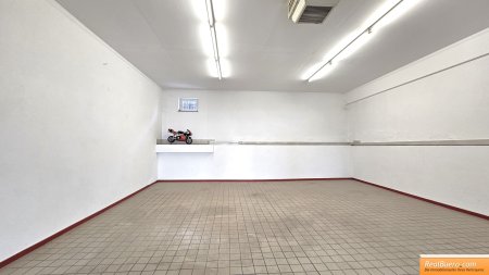 Halle / Verkaufsfläche hinterer Bereich
