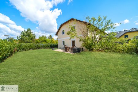 Einfamilienhaus mit sonnigem Garten - Vollunterkellert