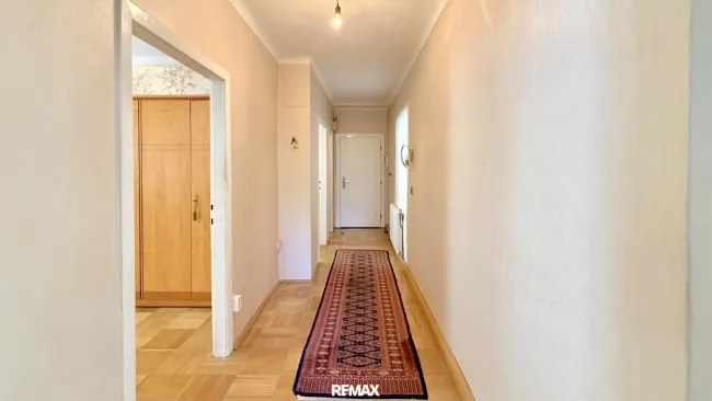 Vorzimmer Blickrichtung Eingangstür aktuell