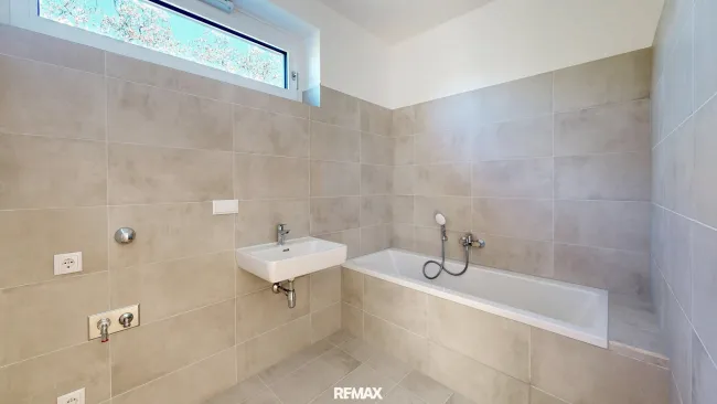 Bad mit Badewanne