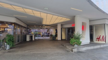 Traumstandort: Gastrofläche beim Eingang des Einkaufszentrums Promenade in St. Pölten - neben H&M, bei Billa